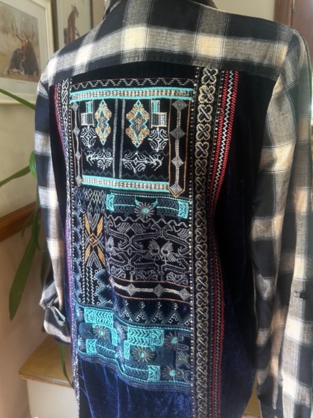 Paparazzi Button Down Blouse, Velvet Back with Embroidery, Like New, Women's L - Picture 8 of 15